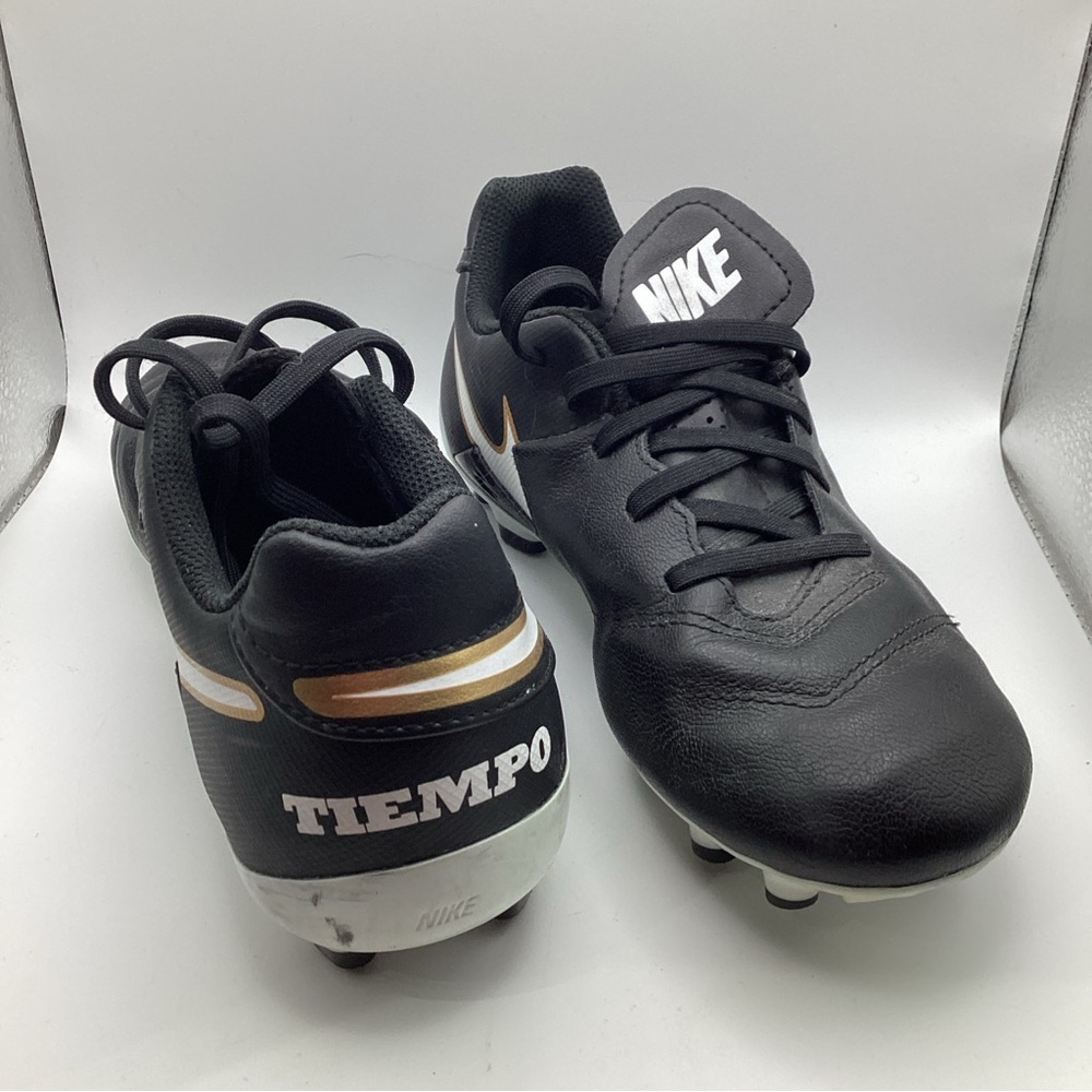 Nike Boys Jr Tiempo Black Soccer Cleats Athletic Shoes Size 2.5Y 819186